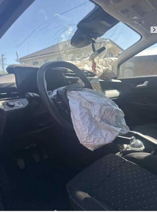 Vând ford puma 2024 avariat