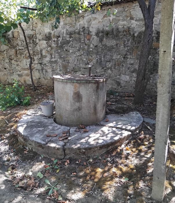 Продава две къщи в с.Слокощица общ.Кюстендил