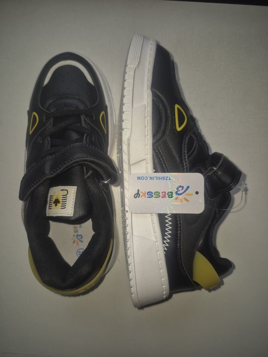 Кроссовки детские