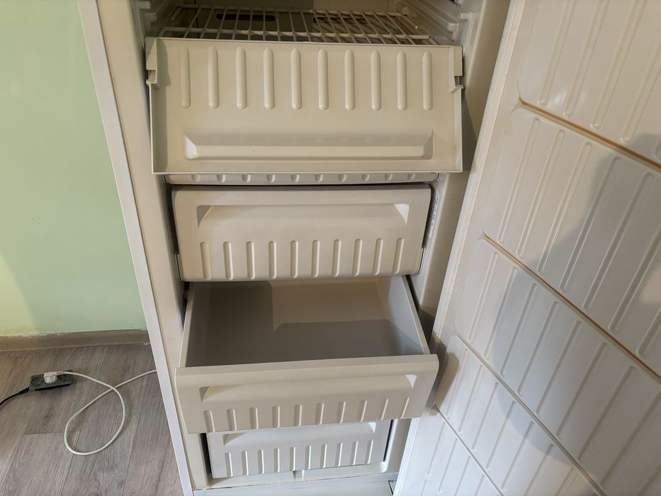 Продам морозильник