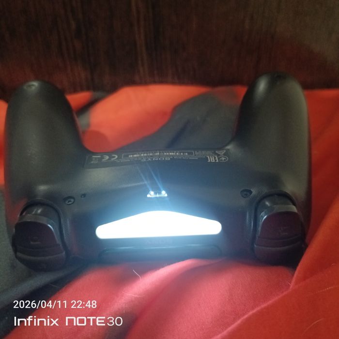 обменяю Wireless controller Playstation 4 на диски пс 5/4