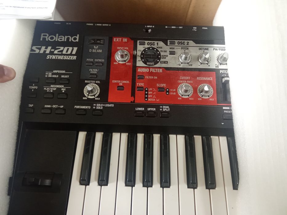 Vând orga  Roland sh 201