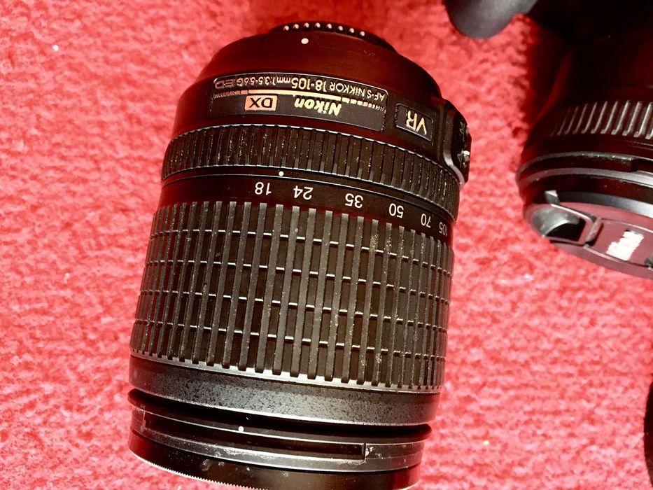 Фотоапарат Nikon D5200 с два обектива