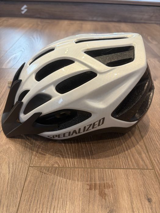 Specialized каска за колело