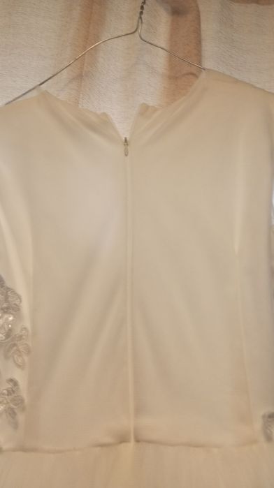 Vând rochie culoarea alba perfectă ptr cununia civilă,ptr banchet