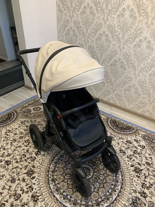 Продам Детскую каляску 2 в 1