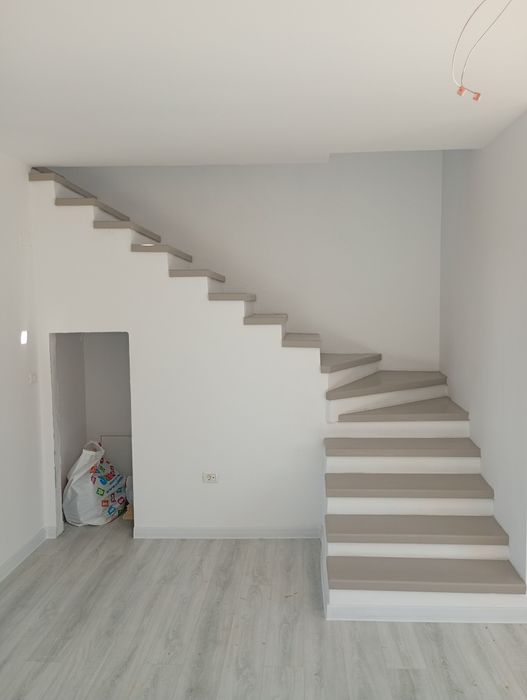 Casă tip duplex - zona Calea Tismanei