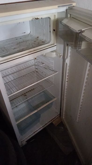 холодильник на запчасти за 7000