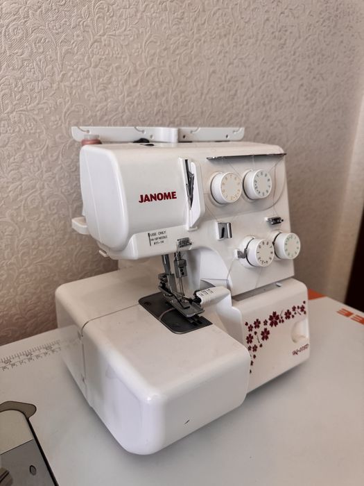 Оверлог. JANOME очень в хорошем состоянии