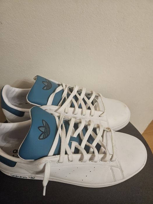 Vând adidasi de adidasi originali și sunt 2perechi