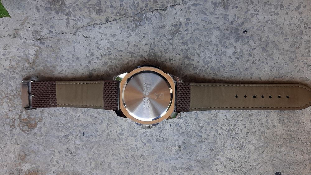 Часовник DeFacto и Vuillemin Regnier