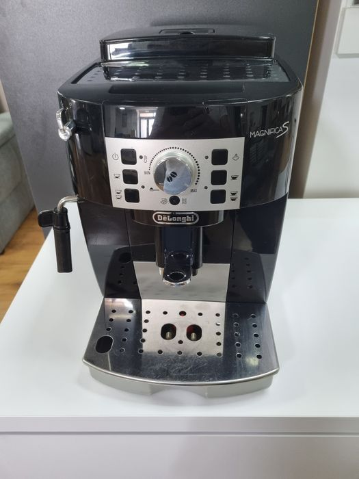 Espresor delonghi magnifica s