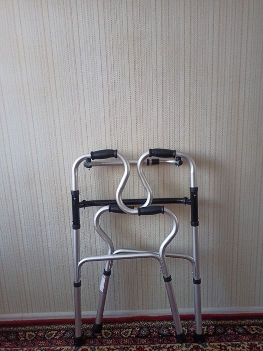 Ходунки для взрослых , новые, шагающие