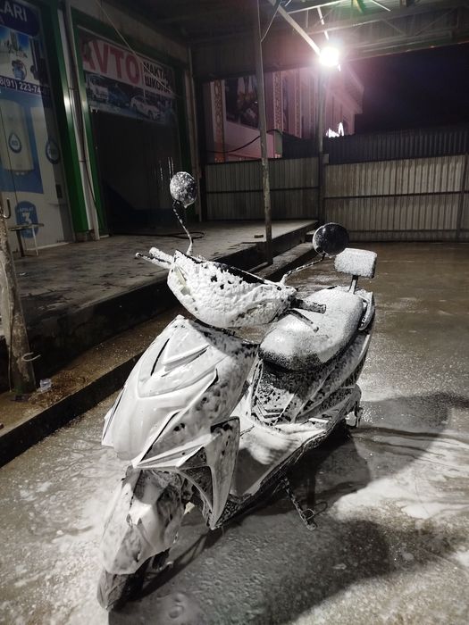 Skuter sotiladi 500$