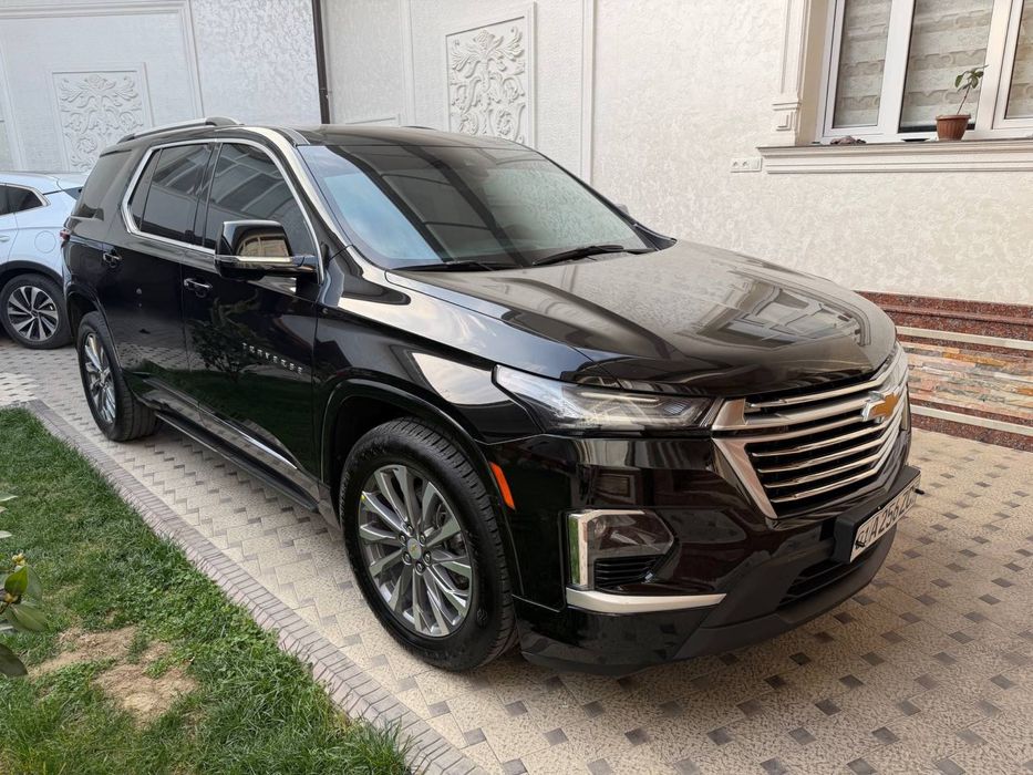 Travers premier 2023-yil qora rang toza