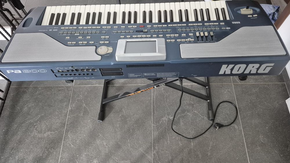 Vand orga  Korg pa 800