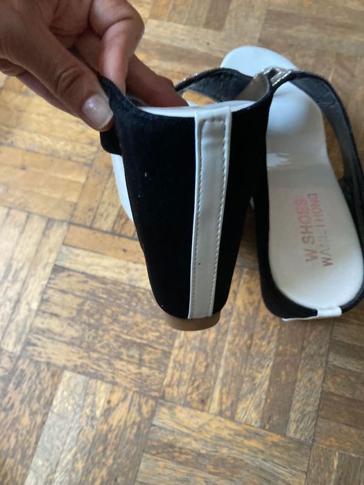 Дамски чехли от черен набук и бял лак с камъчета W Shoes