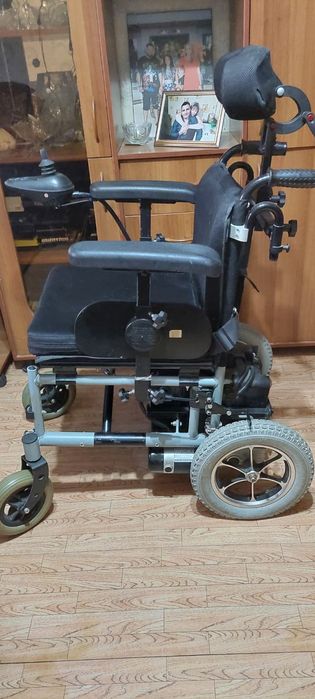 Электрическая инвалидная коляска