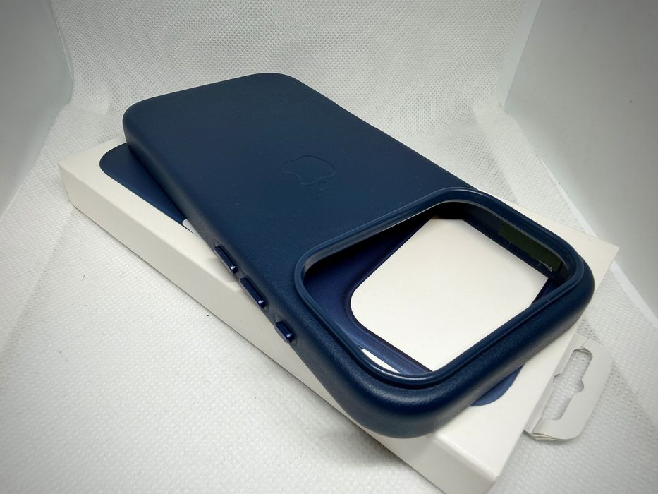Husa iPhone 17 Pro Piele Logo originala !!!