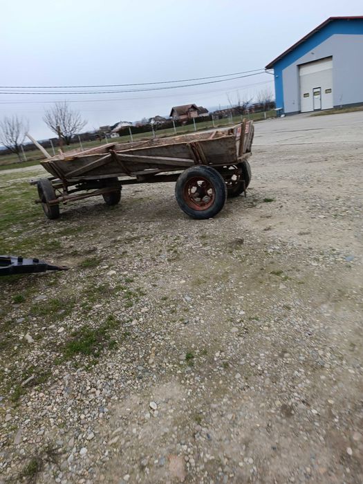 Vând Căruță spiță butuci tractor