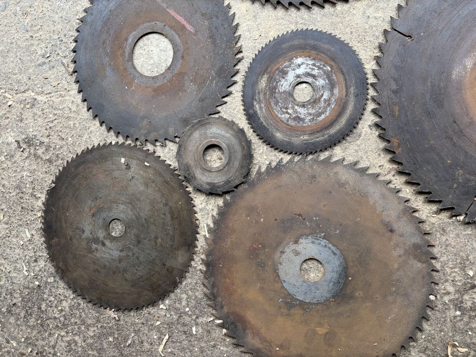 Циркулярни дискове за дърво ,ножове за абрихт,чук 5кг, дърв. стяга