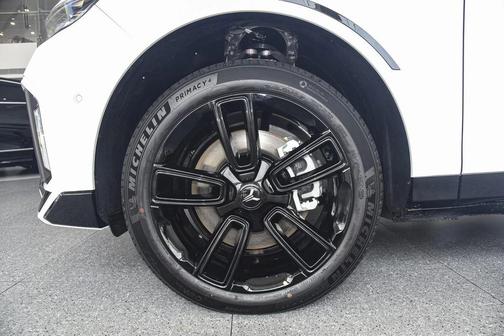 Voyah free restayling 318 gibrid Qora Mokriy Oq