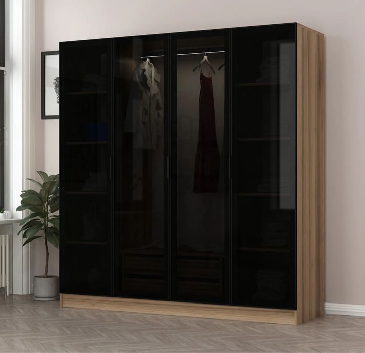 Модерен гардероб със стъклени врати