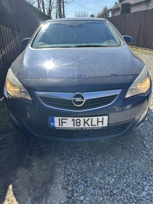 OPEL Astra 2011