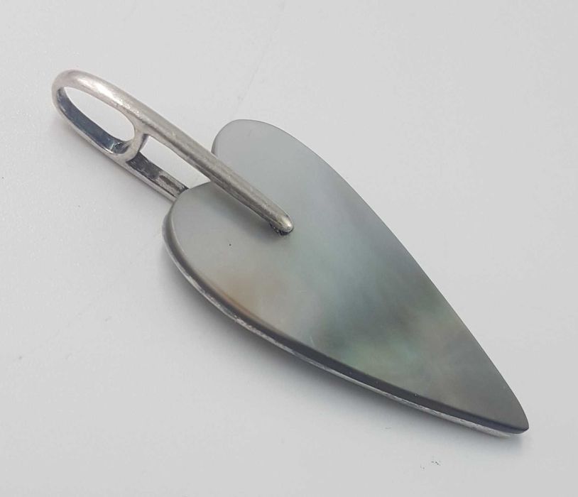 Superb pandantiv vintage din argint si sidef model deosebit