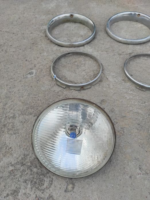 Продается передние стеклянные фары для жигули 21011