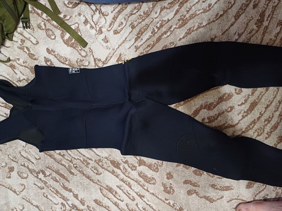 Продам костюм для подводной охоты.5мм. 52 размер.