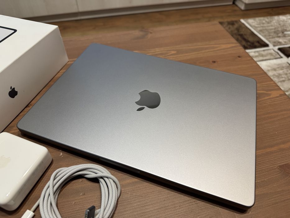 Apple MacBook Pro 14, M1 Pro 16GB Ram, 512 GB SSD, la cutie