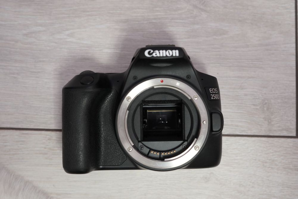 Canon 250d + китов обектив
