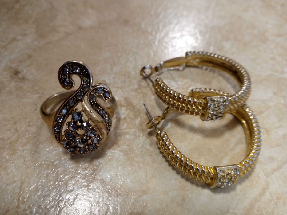 «Недорого» Шикарные круглые серьги и кольцо за все 40 тысяч сумов