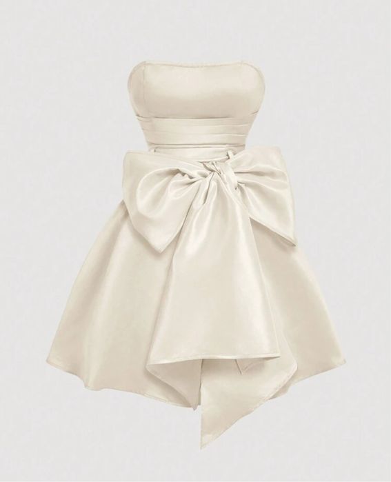 Чисто нова бяла/кремава рокличка