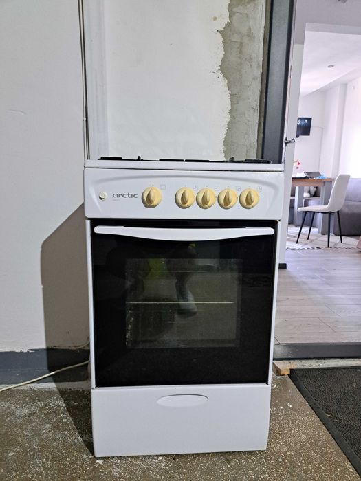 Aragaz cu cuptor pe gaz