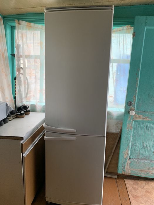 Холодильник Атлант в хорошем состоянии