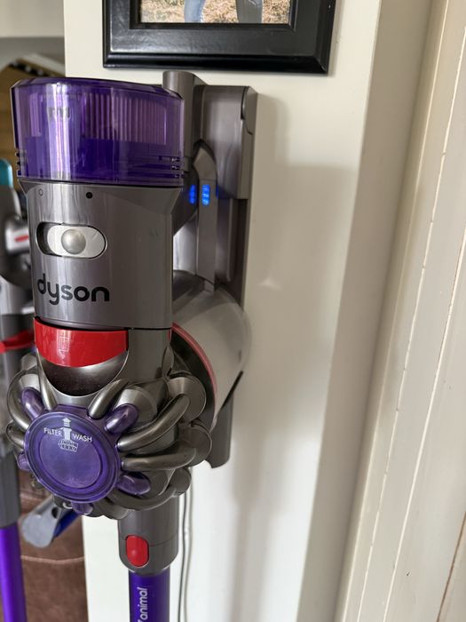 Vand Dyson v8 stare f buna cu perie fluffy led