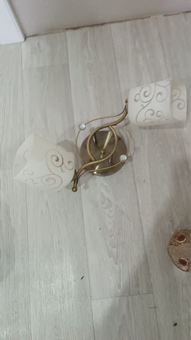 Продаются две люстры