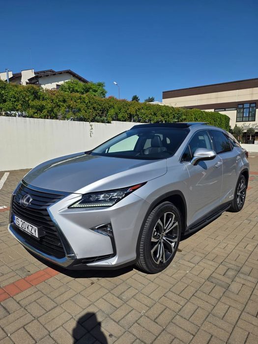 Lexus Seria RX Masina este impecabila cu service la zi si km originali!