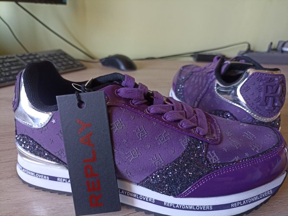 Чисто нови обувки на ,  Replay