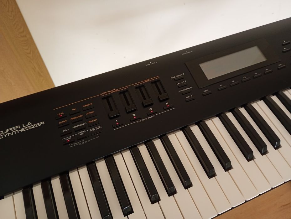 Roland D-70 sintetizator pian digital orga