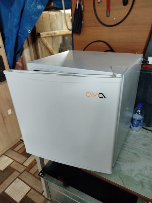 Продается маленький холодильник