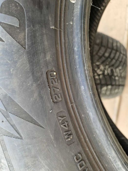 2 Bridgestone R18 235/60 Зимни гуми  DOT2720