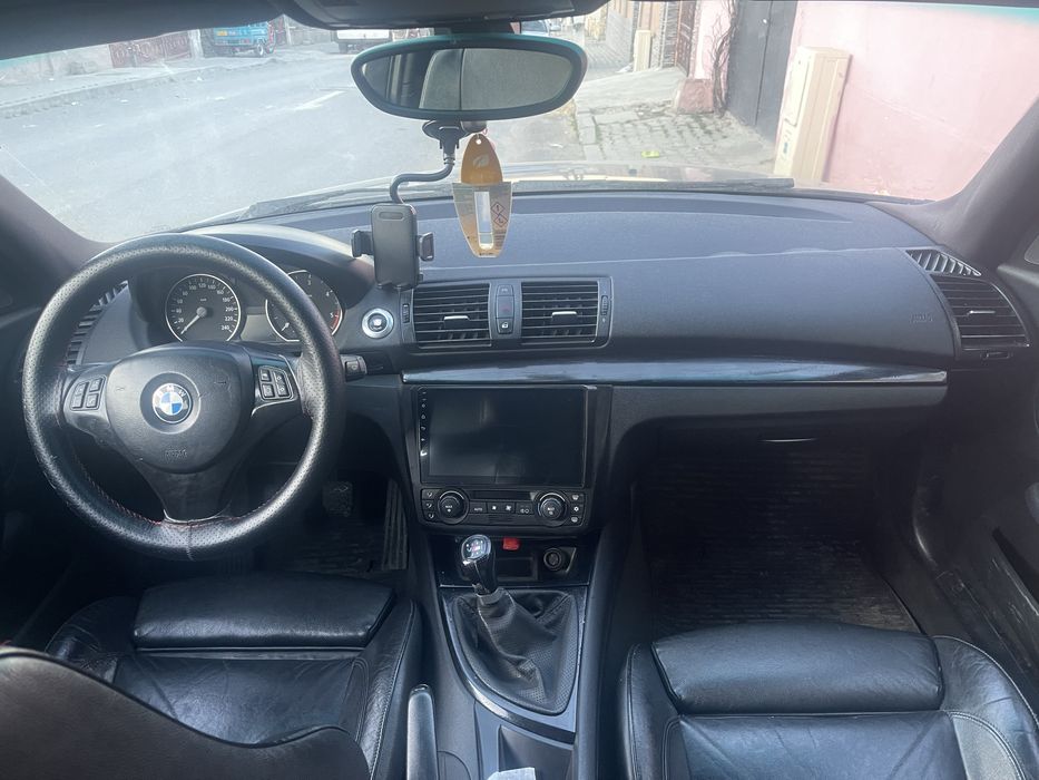 BMW Seria 1 E87 • 2005 • Diesel • Interior piele