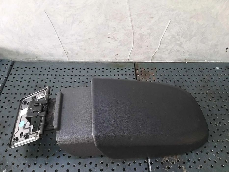Capac cotiera ford kuga 1