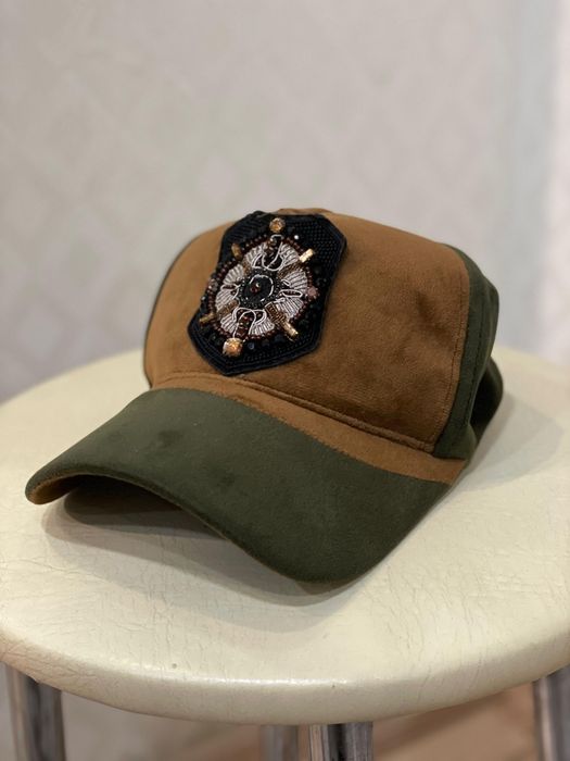 Продам куртку парку женскую и кепки