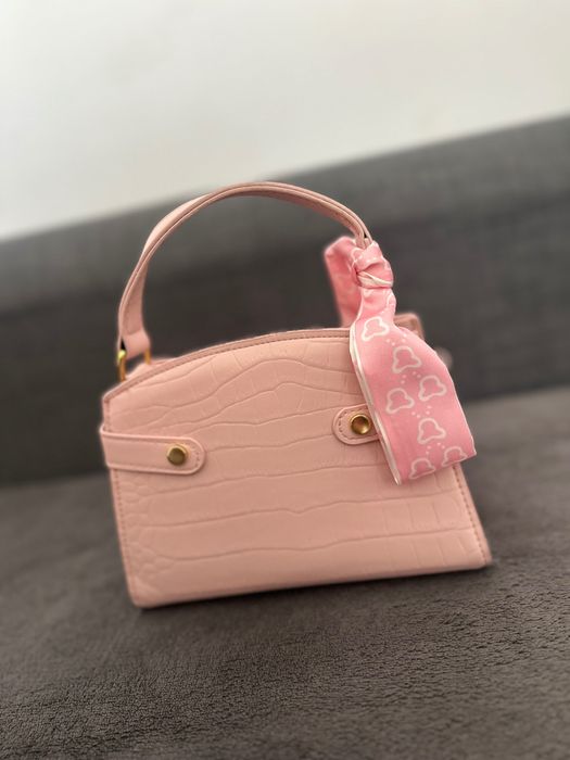 Малка розова чантичка