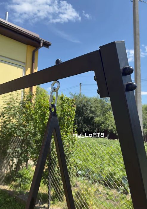 Качели садовые, из металла.