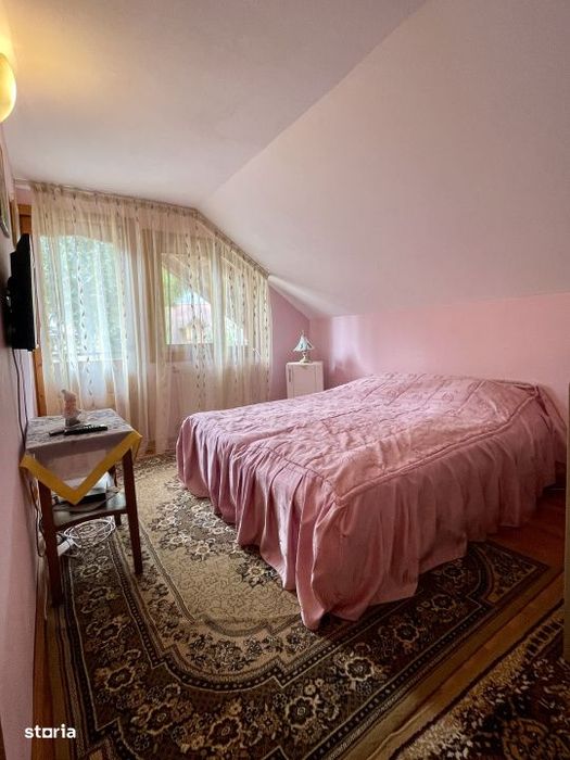 Oaza de liniste: casa + padure pana pe creasta muntelui